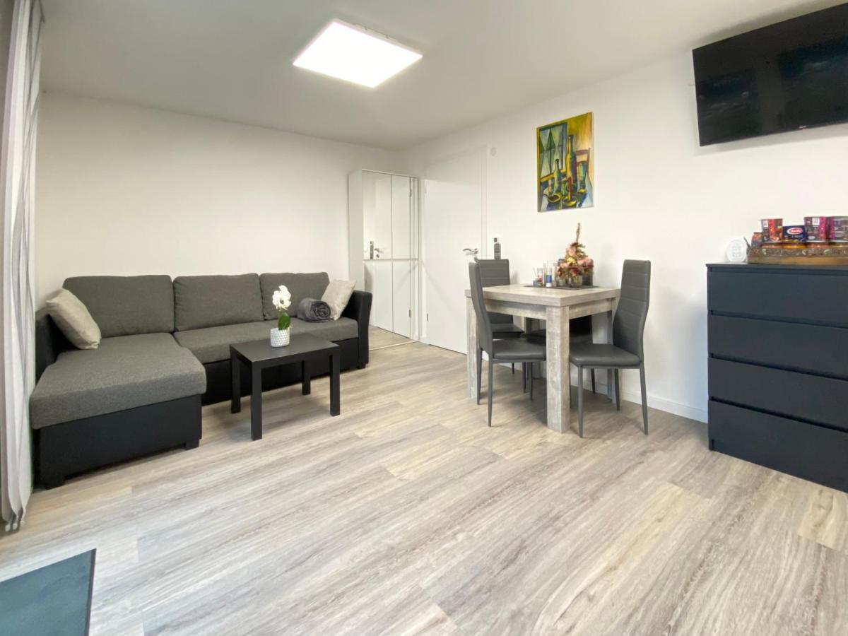 1,5 Zimmer Apartment In S-Bahn Naehe, 35 Qm, Max 4 Pers, Zentral, Private Terasse, Internet 250 Mbit Gärtringen Esterno foto